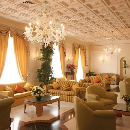 酒店 Plaza E De Russie - Relais & Chateaux 5*