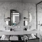 Plaza E De Russie - Relais & Chateaux Hotell