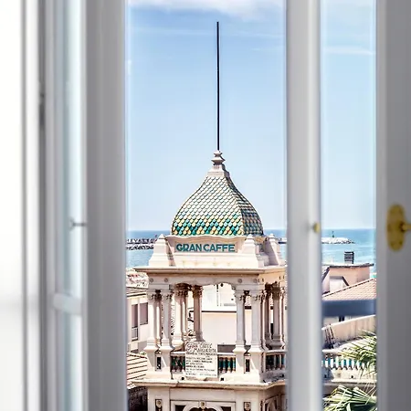 Hotell Plaza E De Russie - Relais & Chateaux 5*