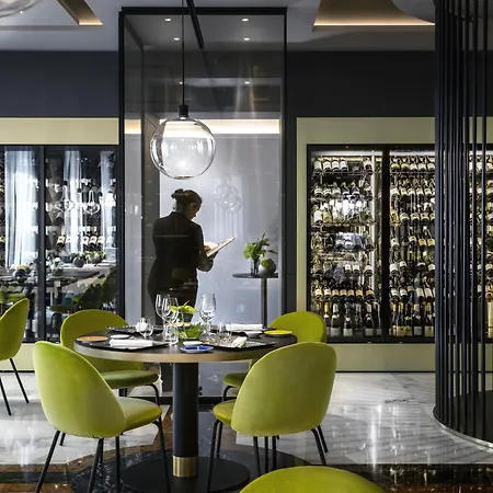 Plaza E De Russie - Relais & Chateaux Hotel 5*