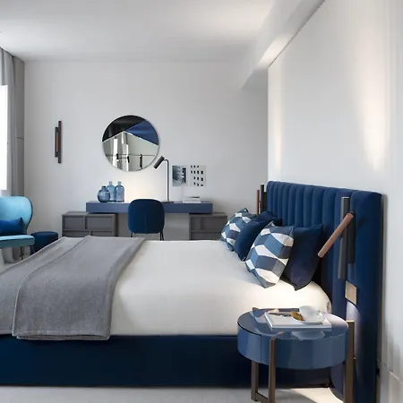 Hotel Plaza E De Russie - Relais & Chateaux 5*
