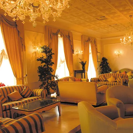 Plaza E De Russie - Relais & Chateaux Hotel 5*