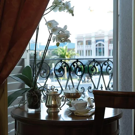 Plaza E De Russie - Relais & Chateaux מלון
