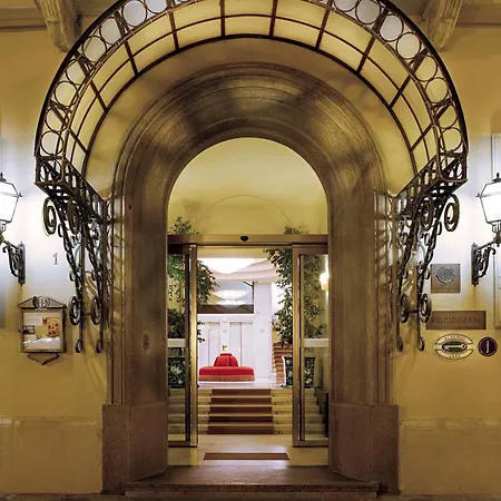 Plaza E De Russie - Relais & Chateaux מלון וירג'יו
