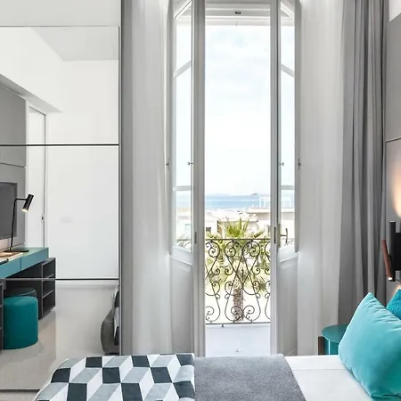 Hotel Plaza E De Russie - Relais & Chateaux 5*