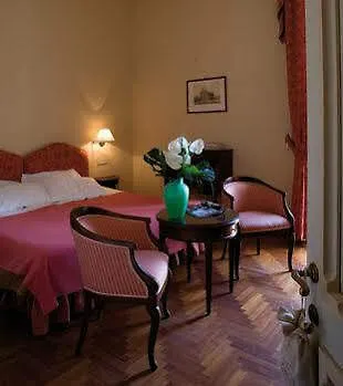 Hotel Plaza E De Russie - Relais & Chateaux