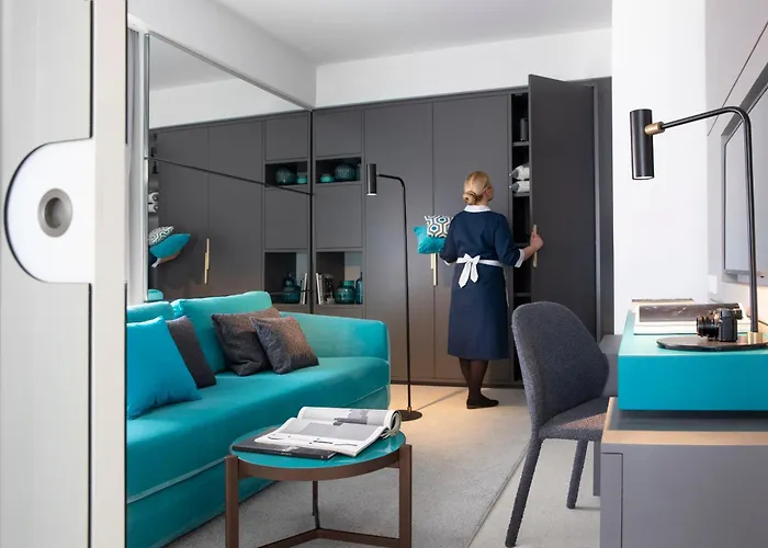 Plaza E De Russie - Relais & Chateaux Hotel