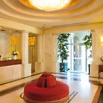 Plaza E De Russie - Relais & Chateaux Hotel 5*